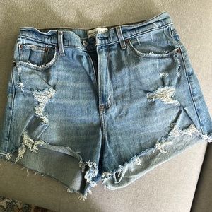 Like new Distressed Abercrombie high rise mom shorts, curve love size 31/12